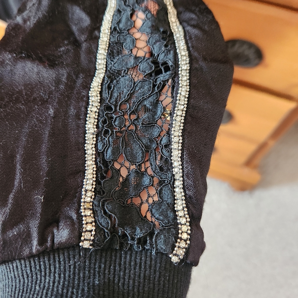 Sweatshirt - Picture 2 of 4